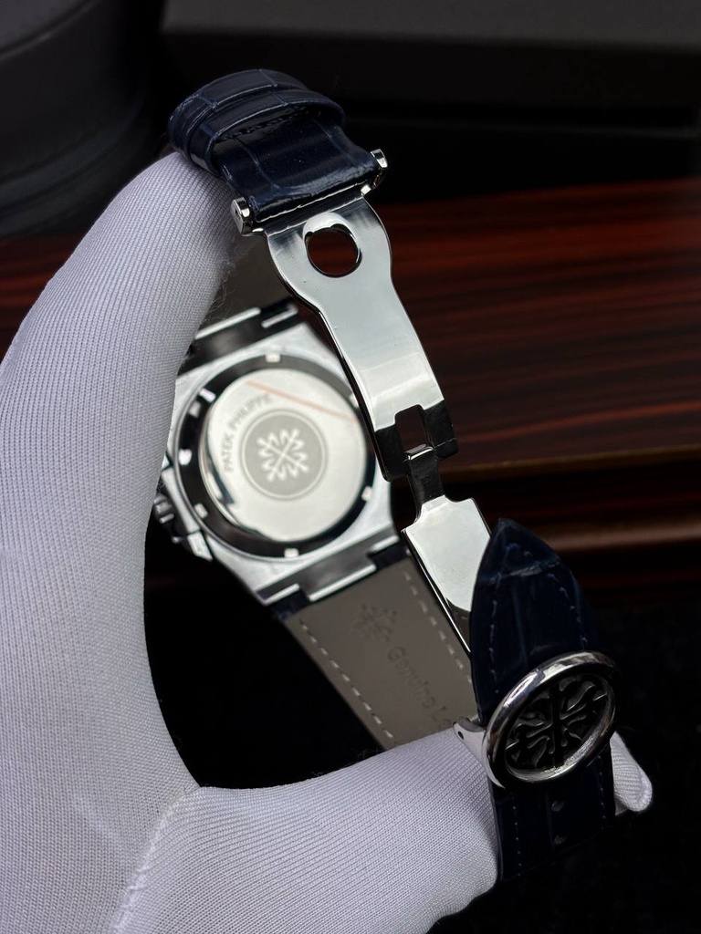 Patek Philippe Nautilus Quartz Leather-Belt