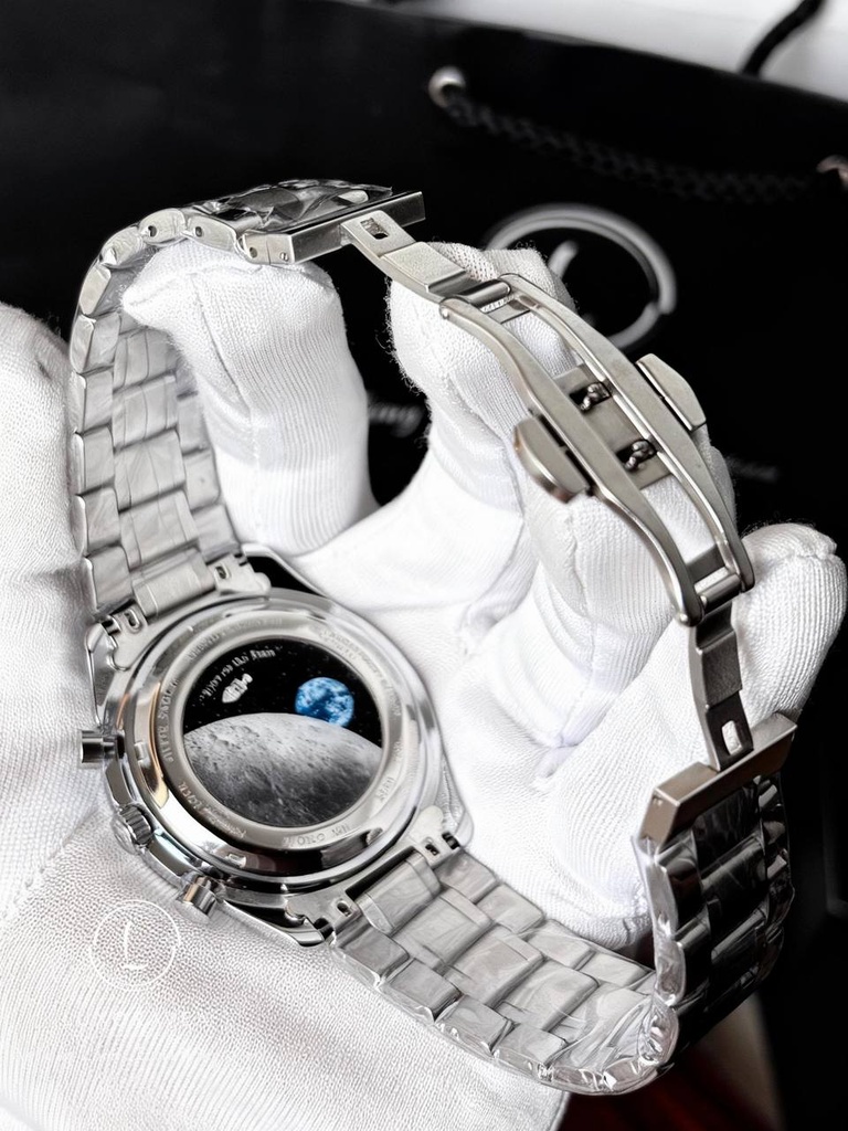 Omega Snoopy 50th Anniversary Edition-Chain