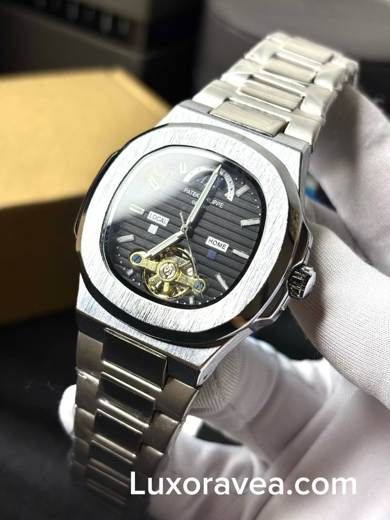 Patek Philippe Nautilus Automatic — Chain