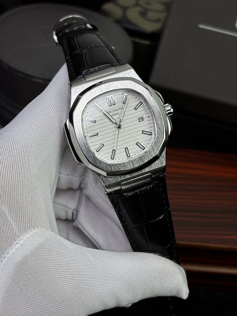 Patek Philippe Nautilus Quartz Leather-Belt